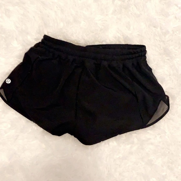 Lululemon Hotty Hot Shorts 2.5 inches - Picture 2 of 2